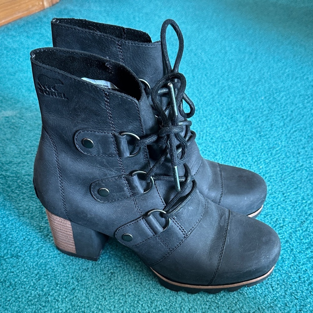 SOREL Addington Waterproof
Lace-Up Bootie